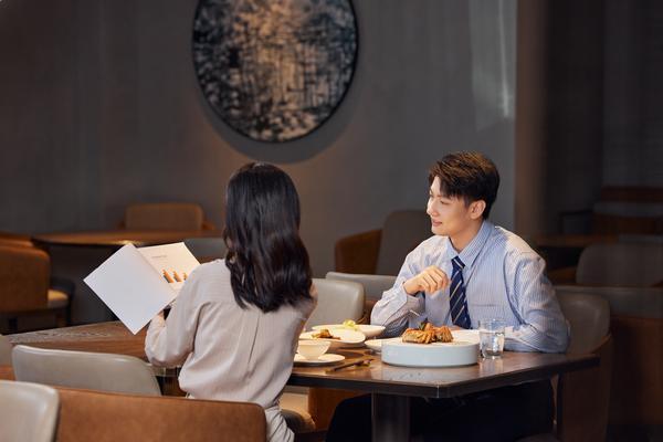 牛排餐厅推出限时特价活动，口感美味引诱人图1