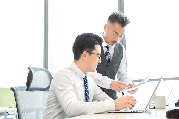电竞行业现状及发展趋势图：项目融资领域的机遇与挑战 图1