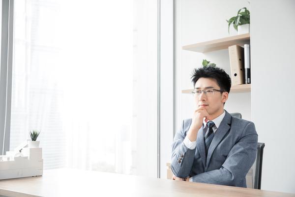 六顶思考帽|项目融资创新思维的关键策略 图1