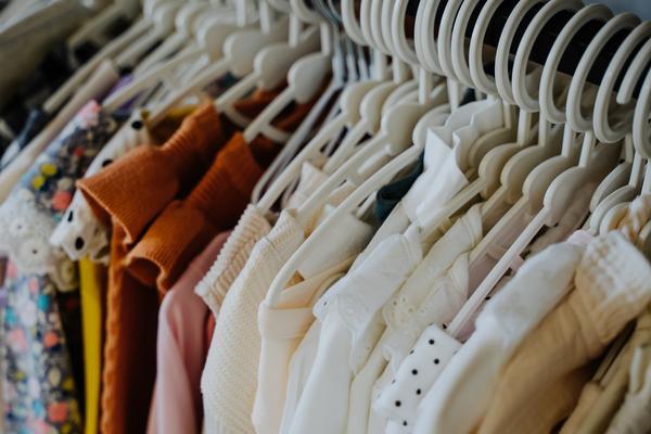 《时尚新品，轻松换装——你值得拥有的衣服推荐》 图2