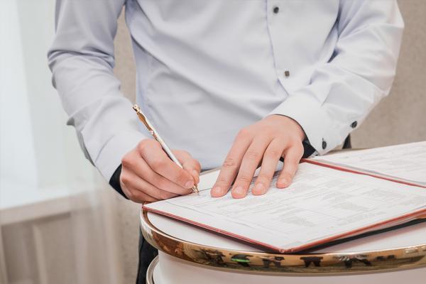 金融行业新趋势|信贷类理财产品发行量下降的影响及应对策略 图1