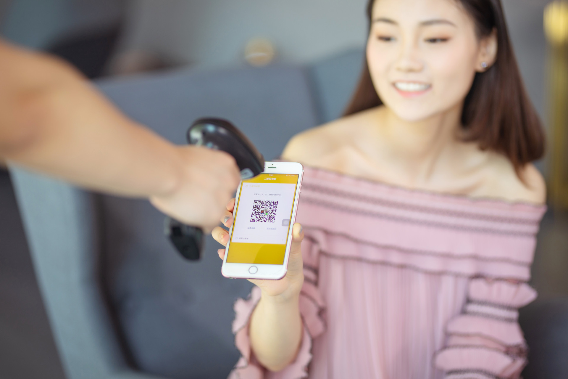 收费站出口倒车：交通违法与执法争议的解析 图1